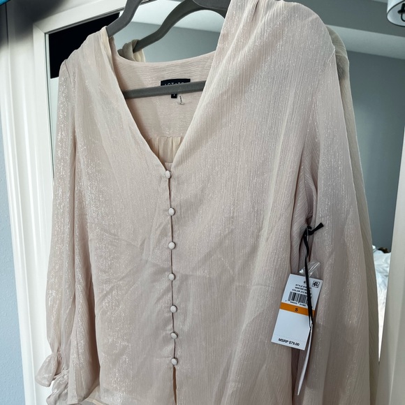 NWT Beautiful shimmery blouse ⚡️✨ - Picture 1 of 4